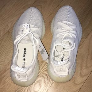 Yeezy boost 350 V2 triple white